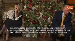Trump al telefono con un bimbo: Tracciamo Babbo Natale per assicurarci che non sia infiltrato