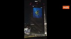 La bandiera della Bulgaria sul Palazzo della Bce a Francoforte per l'ingresso nell'Euro