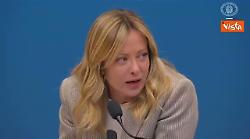 Meloni scherza con i giornalisti: Io al Quirinale? Mi piacerebbe lavorare a pagamento con Fiorello