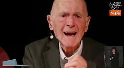 Giorno Memoria, Sami Modiano in lacrime: Sono ancora a Birkenau, non potr&ograve; mai uscire da l&agrave;