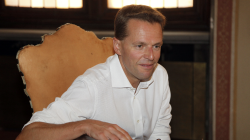 Morte David Rossi, rivelazioni esclusive a Farwest: "Aprono scenari inquietanti". L'omicidio di Garlasco e il caso Crans Montana