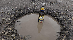 La bottiglia nella buca