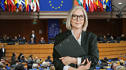 Assalto all'Europa: al concorso Ue quasi 175 mila candidati per 1.460 posti. E la met&agrave; sono italiani. Ce la far&agrave; uno su 120