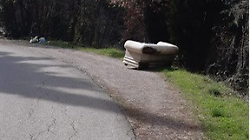 Il divano abbandonato