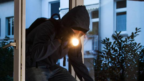 Famiglia derubata nel sonno. Bottino 8 mila euro, al risveglio com&ograve; svuotato