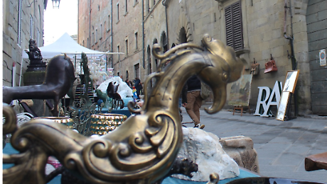 Tre giorni di Antiquaria e al Prato il raduno della Vespa