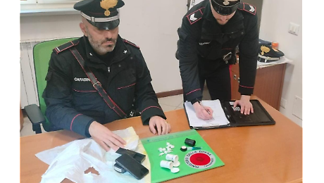 Sorpreso con la cocaina: arrestato dai carabinieri, disposti i domiciliari