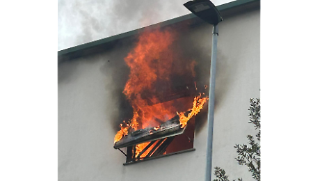Fiamme in un appartamento di Pescaiola: intervento delle squadre dei vigili del fuoco