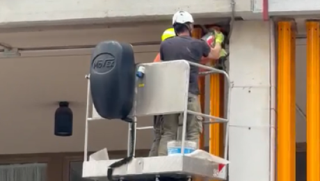 Piazza San Jacopo verso la riapertura, complesso intervento per garantire la sicurezza. I disagi dei residenti e la perdita di fatturato dei negozi