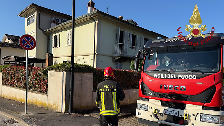 Incendio nella notte in una abitazione, feriti due giovani di 19 e 23 anni e una donna (52)