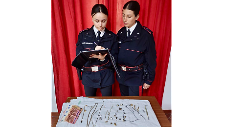 "Vada alla Motorizzazione c'&egrave; un problema all'auto". Ma era una truffa. Arrestati malviventi con l'oro in mano