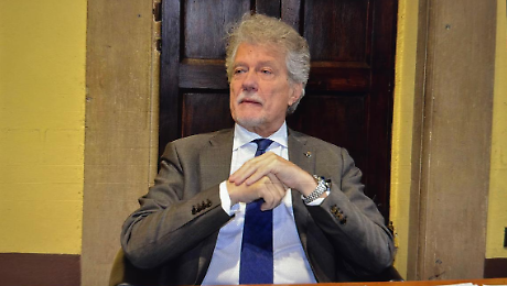 Il sindaco di Arezzo: "Il liceo per tutti e per superare le distanze"