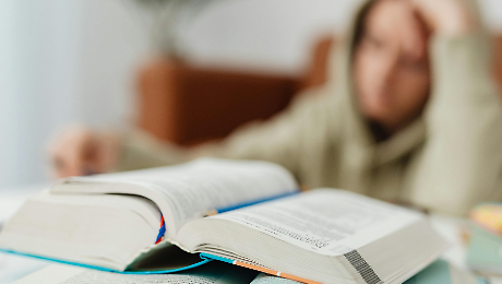 Meno diplomi ma pi&ugrave; guadagni. Chi non studia cerca subito (e trova) lavoro