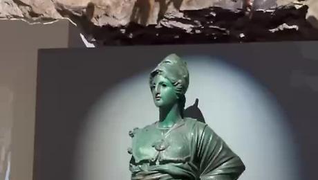 Il ministro della cultura Giuli ha inaugurato la mostra con la statua della dea Minerva tornata in citt&agrave;. Video