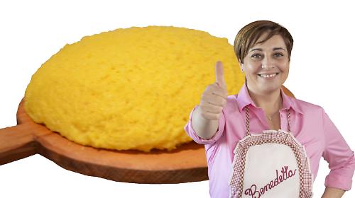 Fatto in casa da Benedetta, ecco tre ricette facili con la polenta: focaccine filanti, stick croccanti e quiche rustica