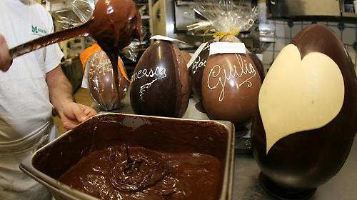 Pasqua salata: la tradizione sfida i maxi rincari delle uova di cioccolata