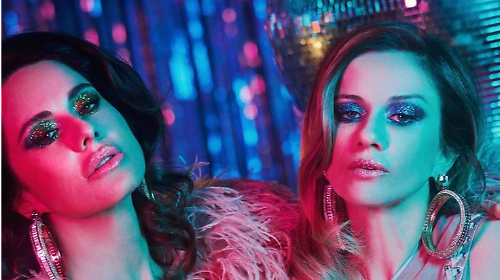 Paola Iezzi e il rapporto con la sorella Chiara: &ldquo;Per 17 anni abbiamo fatto tutto insieme. Ecco perch&egrave; ci siamo allontanate&rdquo;