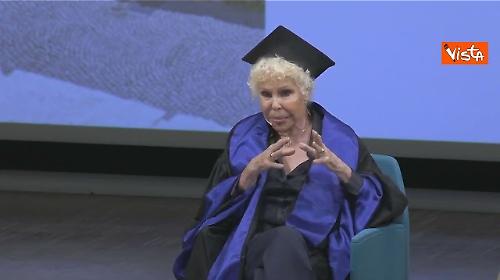 Addio a Ornella Vanoni, come è morta la cantante di Senza fine. L'ultima intervista: "Voglio decidere io quando andarmene"