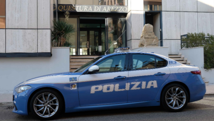 Scontro fra gruppi rivali nel locale della notte poi chiuso: daspo urbano per 6 giovani (4 minori)