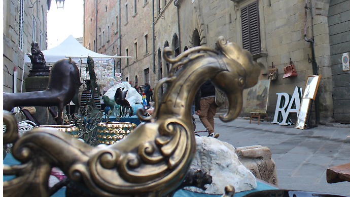 Tre giorni di Antiquaria e al Prato il raduno della Vespa