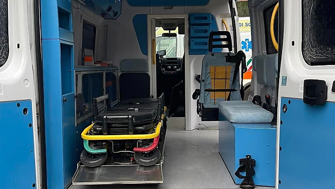 Accusa un malore mentre &egrave; alla guida del camion e chiama i soccorsi, ma poco dopo muore. Aveva 63 anni