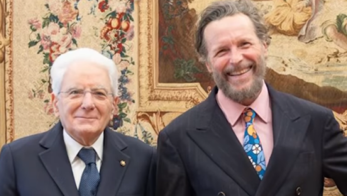 Lorenzo Jovanotti da Mattarella: "E ora cosa comporta essere commendatore". Il presidente: "Continua a fare quello che fai sempre"