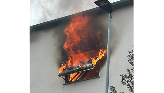 Fiamme in un appartamento di Pescaiola: intervento delle squadre dei vigili del fuoco