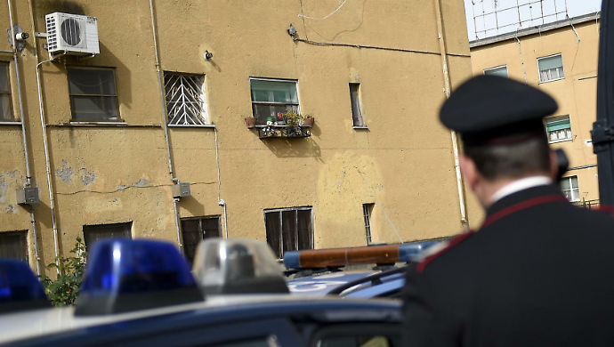 Sesso a pagamento con donne cinesi nella casa d'appuntamenti mascherata in studio informatico. Due denunciati, uno &egrave; residente in citt&agrave;