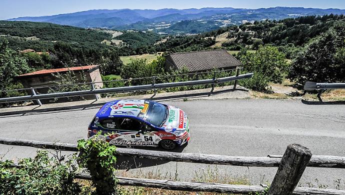 Anche i rally aiutano a tappare le buche