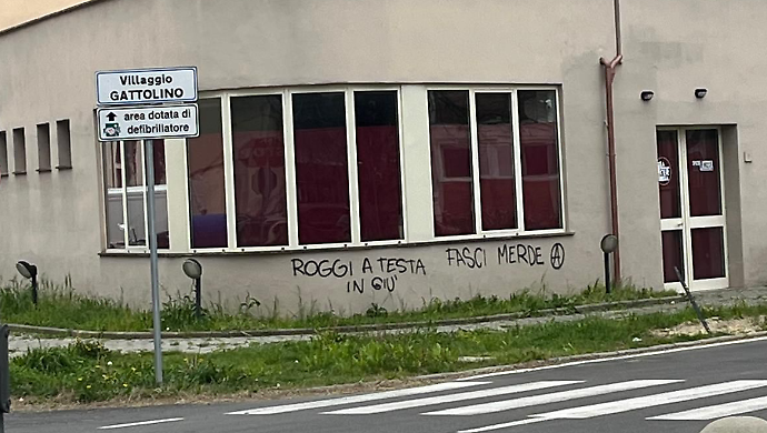 Scritte contro Roggi