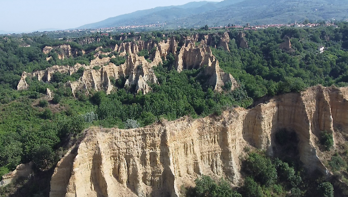 Sfoglia l'inserto Scuola & lavoro: Giornate Zero Spreco, il geoturismo nelle Balze del Valdarno e i Nuovi Giochi della Giovent&ugrave;