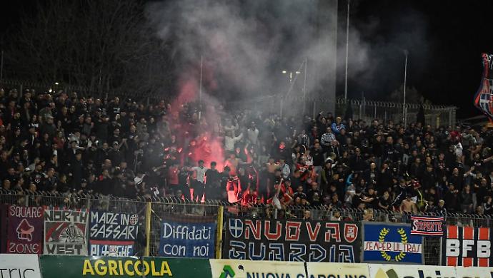 Tifoseria Torres (foto da Facebook)