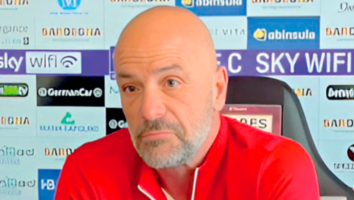 Greco, tecnico della Torres: "Giocheremo con la nostra mentalit&agrave;. Ignorare l'ambiente: in campo saremo undici contro undici"