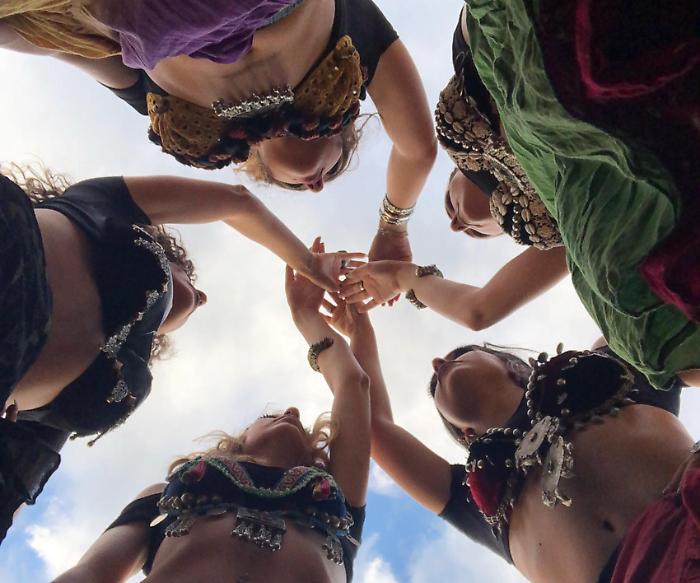 Ballerine di danza tribale, il successo internazionale delle 6 giovani ragazze umbre