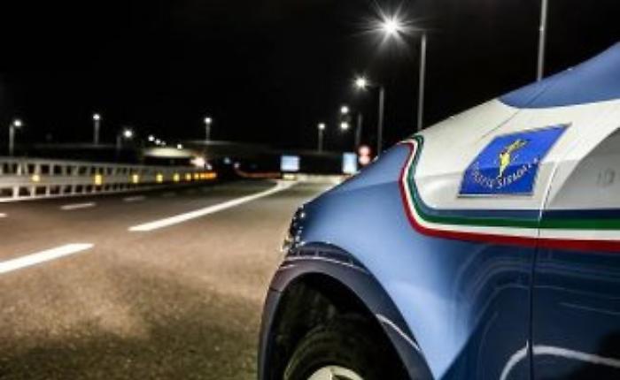 Arrestati due ventenni aretini con oltre 2 chili di hashish in auto e a casa