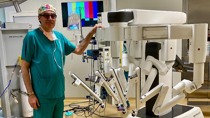 Tumore al pancreas, ad Arezzo primo intervento chirurgico con tecnica robotica. Donna di 40 anni operata dall'equipe del dottor Marco De Prizio