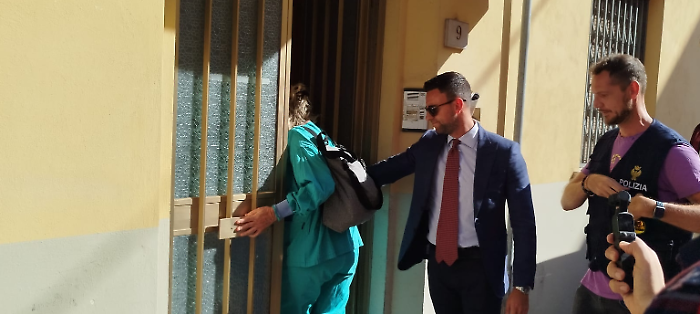 Arezzo, anziana cadavere sul letto per mesi, autopsia esclude morte violenta. La figlia resta indagata