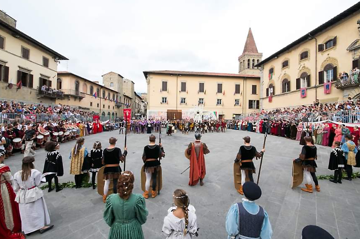 Sansepolcro, il Palio della Balestra con Gubbio si fa al palazzetto in caso di maltempo