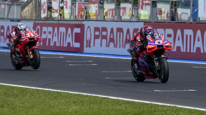 Motogp Emilia Romagna, Enea Bastianini sorpassa Martin all'ultima curva e trionfa a Misano. Gli highlights della gara