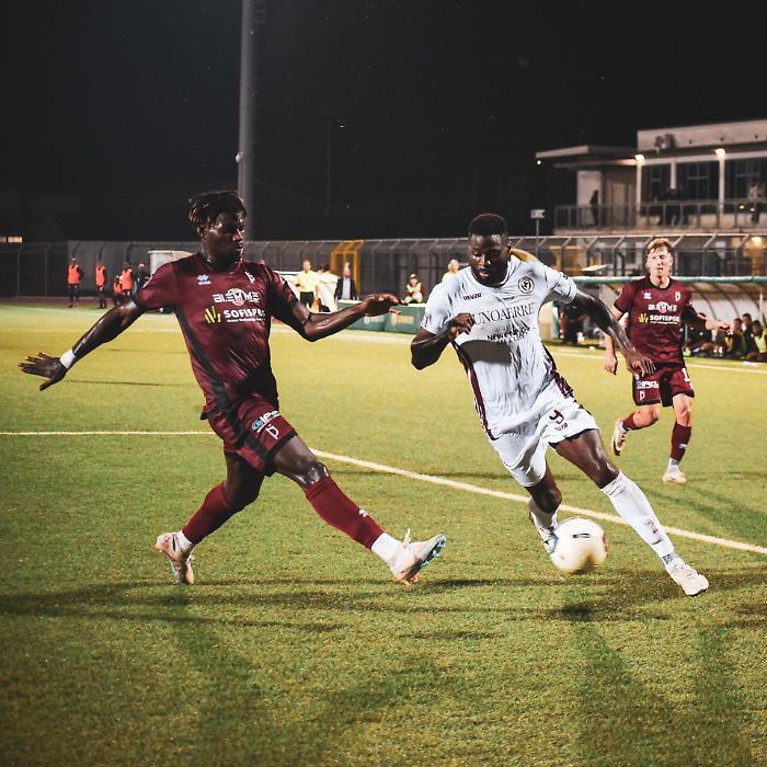 L'Arezzo abbatte il tabù Pontedera con il primo gol di Ogunseye e sale a quota 9