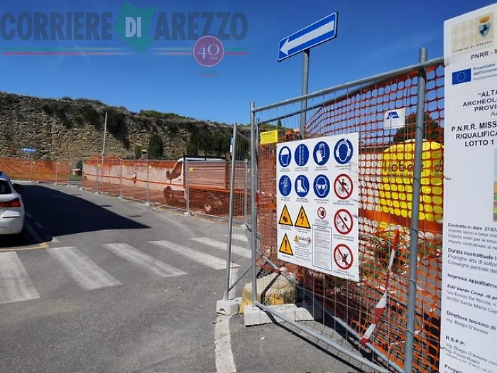C'è il cantiere e spariscono i posti auto per i residenti a San Lorentino