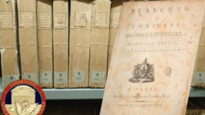 Arezzo, prezioso libro antico ritrovato dai carabinieri a Roma e restituito alla Biblioteca. Timbro decisivo
