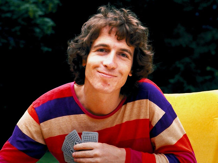 Buon compleanno Rino Gaetano: la vera storia del cantautore, il soggiorno in Umbria e quel tragico incidente mortale a soli 30 anni