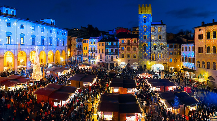 Arezzo Città del Natale: Scopri la Casa di Babbo Natale nella Fortezza Medicea!