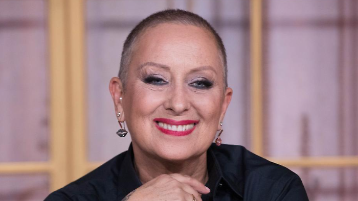 Carolyn Smith a ruota libera: dal tumore scoperto grazie al cane alla fake news sul tradimento del marito