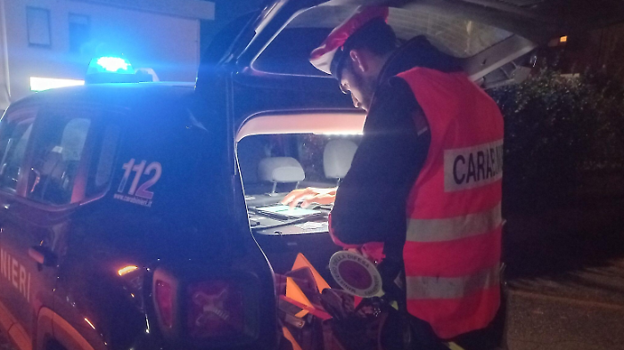 Arrestato con nove dosi di cocaina e coltello in tasca, si aggirava in pieno centro per lo spaccio
