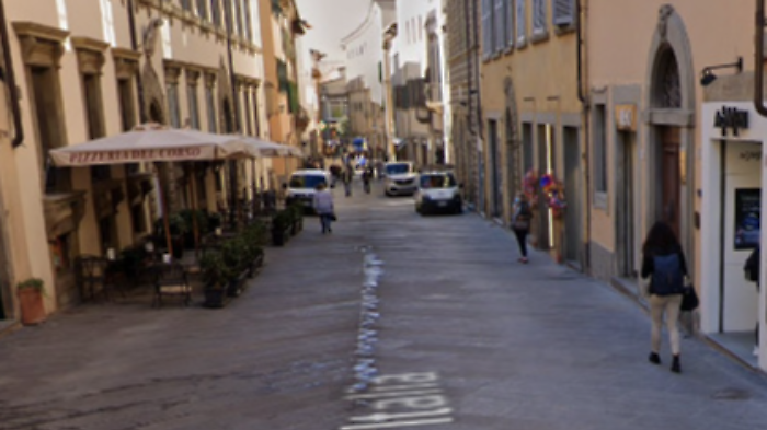 Dietro front dei commercianti: luminarie sulla parte bassa di Corso Italia