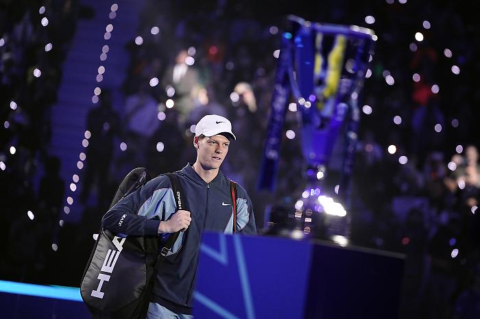 Jannik Sinner batte Taylor Fritz e trionfa alle Atp Finals di Torino: gli highlights del match vinto in due set