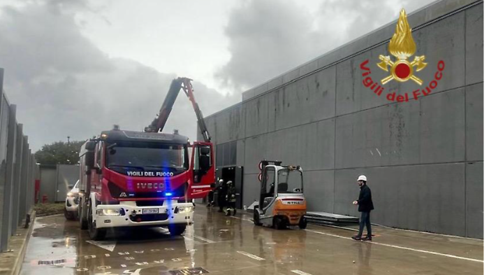 Esplosione, non c'è rischio per ambiente e salute. Rassicurazione di vigili del fuoco e sindaco