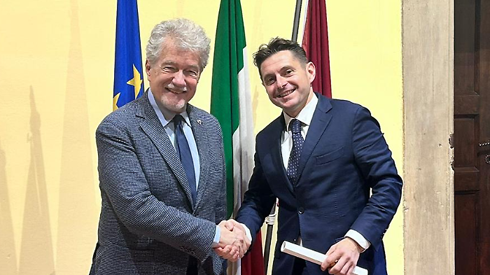 Arezzo, incontro tra sindaci: visita di Marco Fioravanti (Ascoli Piceno) ad Alessandro Ghinelli. Ambiente, energia e qualità della vita al centro del dialogo